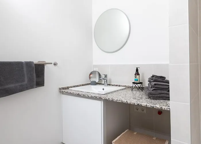 Modern 1br Getaway Near Tram Apartment