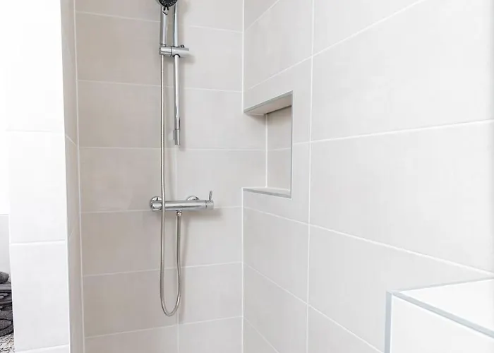 Modern 1br Getaway Near Tram *