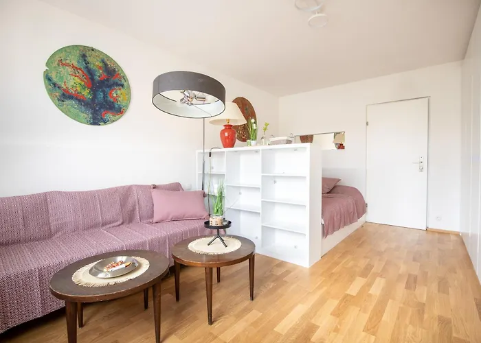 Apartment Modern 1br Getaway Near Tram