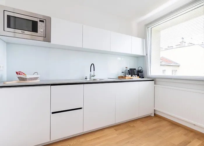 Apartment Modern 1br Getaway Near Tram